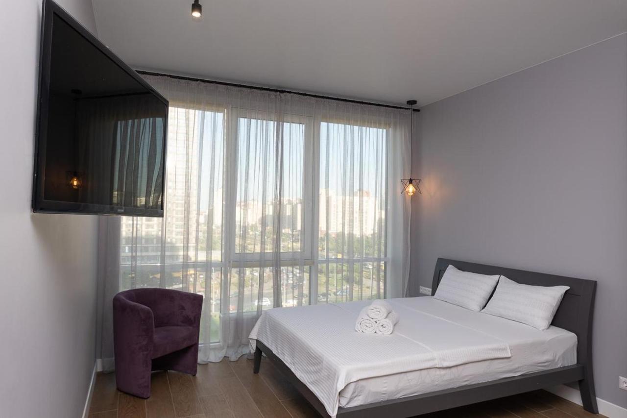Stylish Panoramic Apartments. Smartplaza. Metro Minskaya Kiew Exterior foto