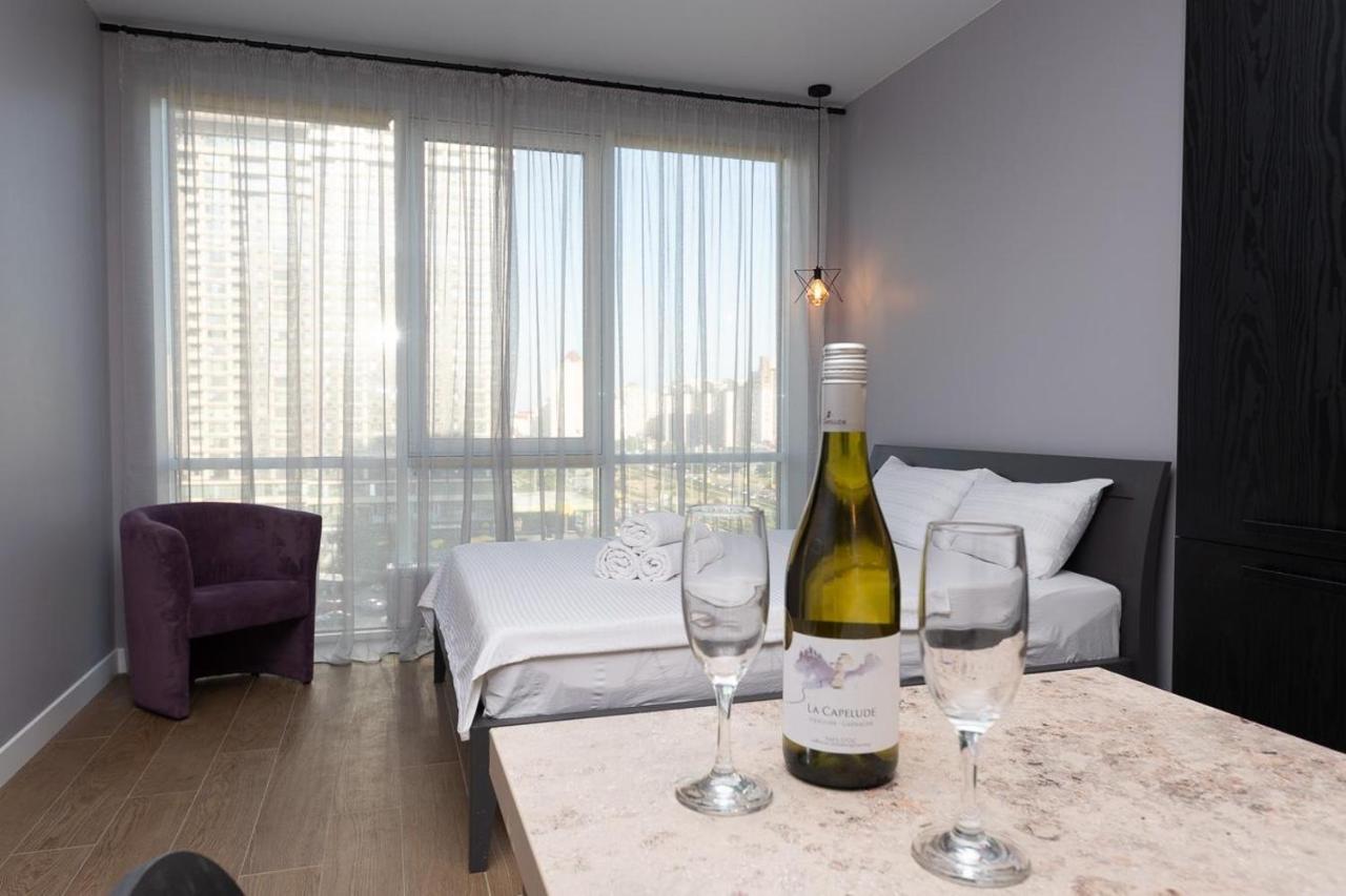 Stylish Panoramic Apartments. Smartplaza. Metro Minskaya Kiew Exterior foto